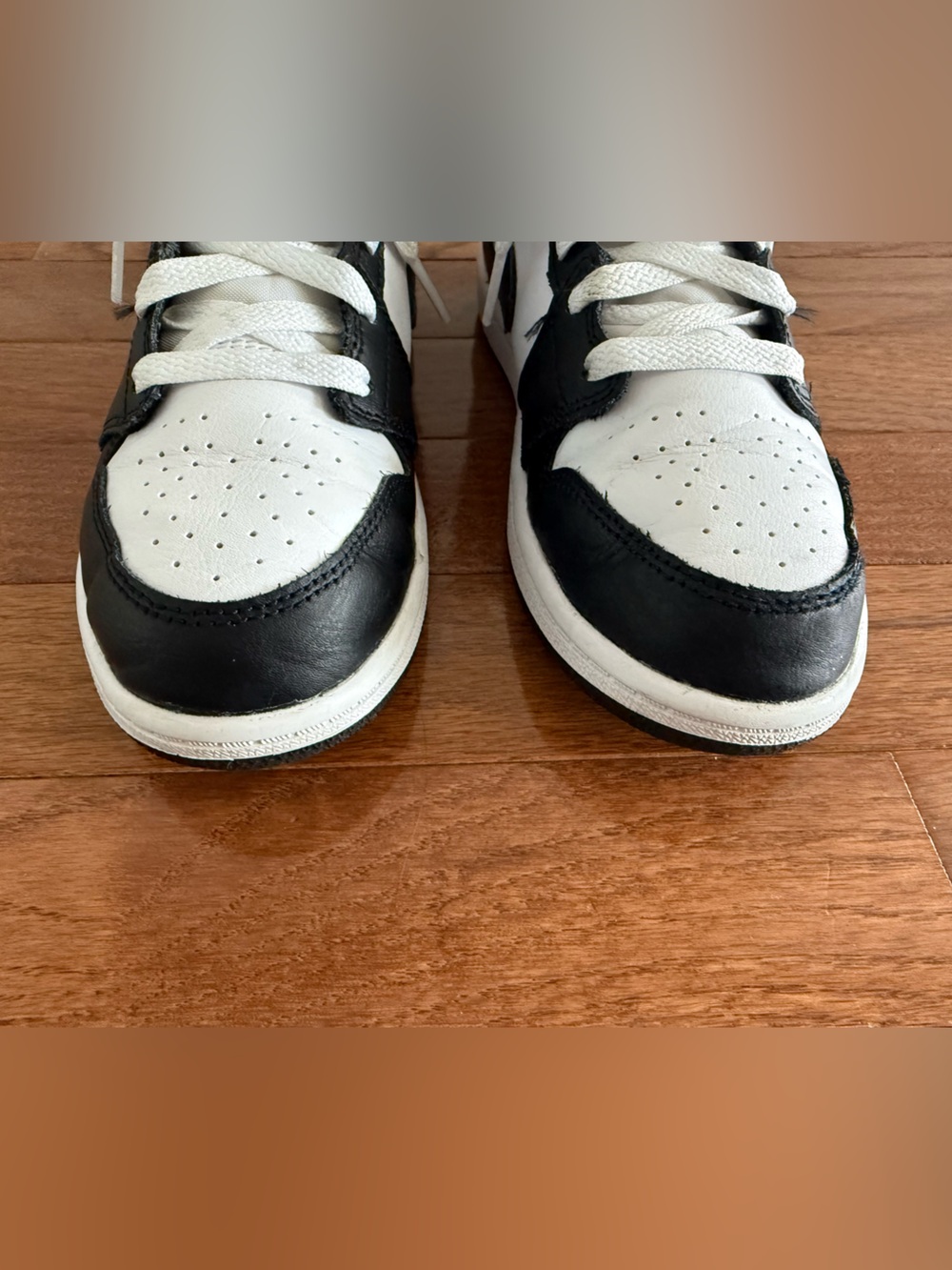 KID’S AIR JORDAN RETRO 1 MID CASUAL SHOES - Picture 5 of 10